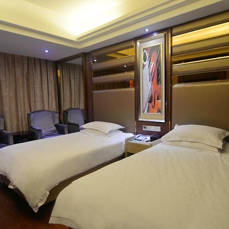 Jiadi Hotel Иу Екстериор снимка