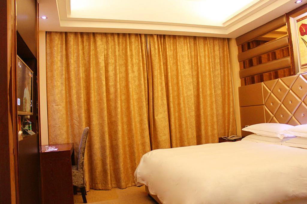 Jiadi Hotel Иу Екстериор снимка